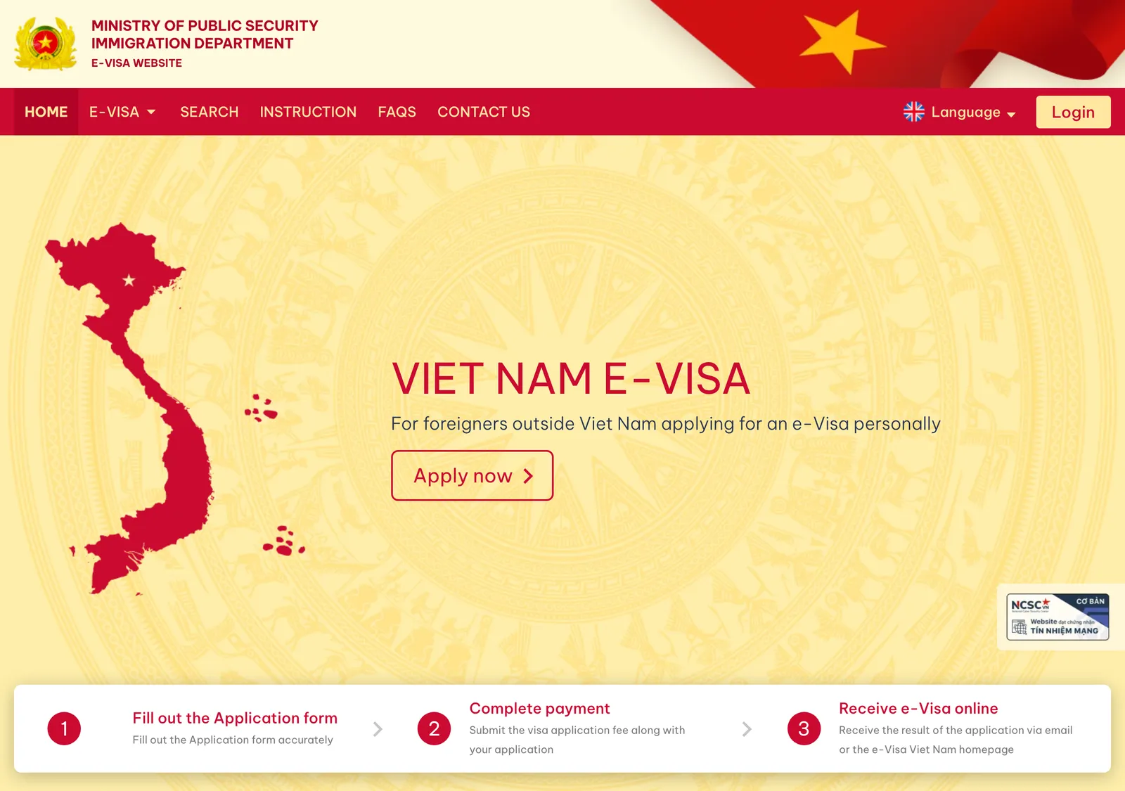 Screenshot of the evisa.gov.vn homepage: the banner 'VIET NAM E-VISA — For foreigners outside Viet Nam applying for an e-Visa personally' and three numbered steps — fill out the application form, complete payment, and receive the e-Visa online. No hotline number is visible on this homepage.