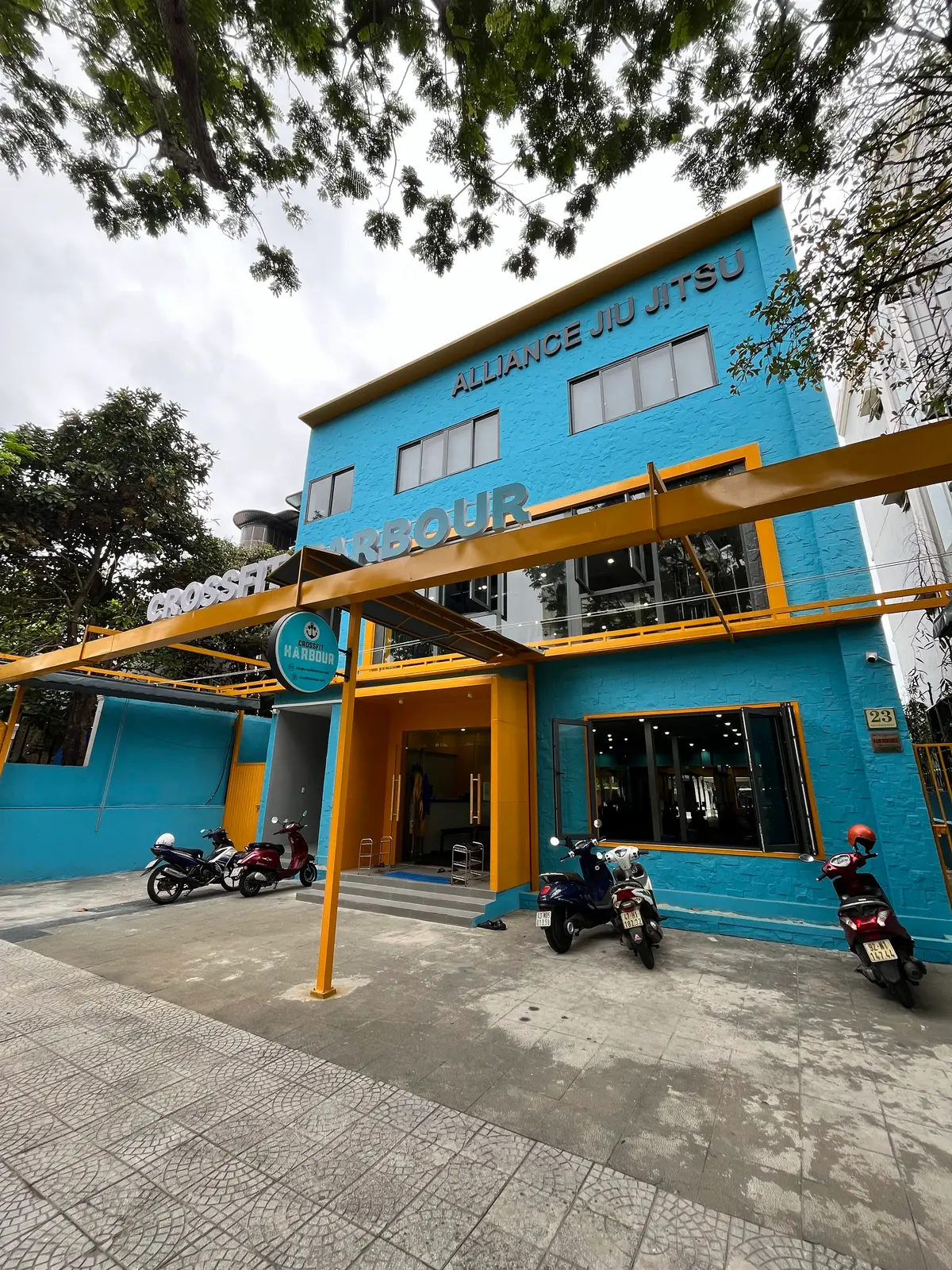 Blue and yellow building front with the CrossFit Harbour sign above the entrance