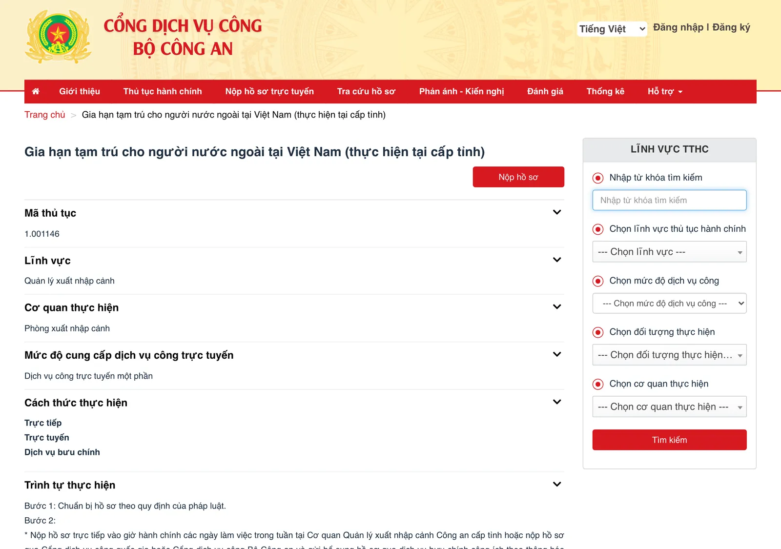 Screenshot of the Ministry of Public Security's public service portal page for procedure 1.001146 (Gia hạn tạm trú cho người nước ngoài tại Việt Nam): the procedure code, the field (Quản lý xuất nhập cảnh), the executing agency (Phòng xuất nhập cảnh), and three filing channels — Trực tiếp (in person), Trực tuyến (online) and Dịch vụ bưu chính (postal). No fee amount is shown on this part of the page.