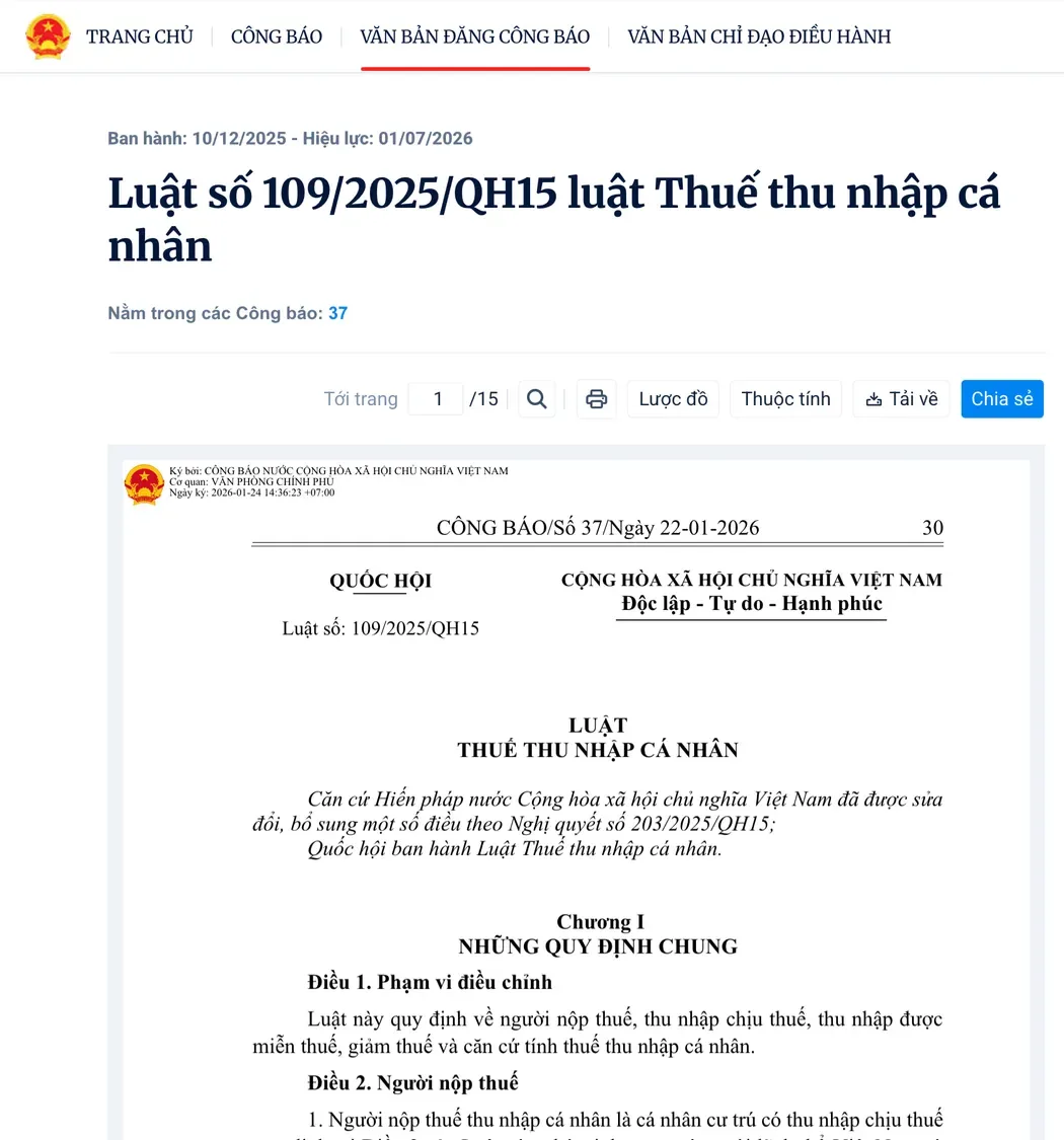 Official Gazette page for the Personal Income Tax Law, showing its issue and effective dates above the law's first page with Articles 1 and 2.